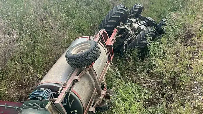 Adana'da Traktör Devrildi