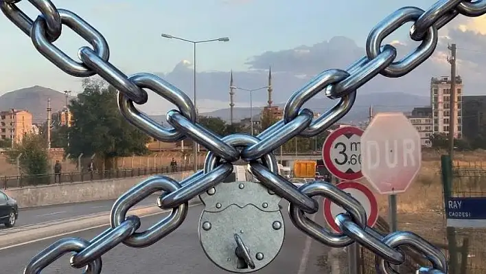 Tren üstte, trafik altta: Gazi Osman Alt Geçidi Kayseri'yi kilitliyor!