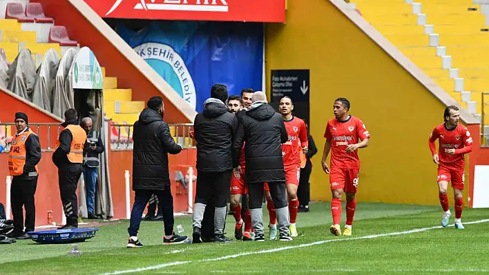 Trendyol Süper Lig: Kayserispor: 1 - Hatayspor: 1 (Maç devam ediyor)