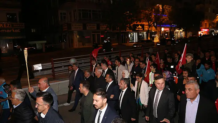 Tuna Caddesi'nden Meydan'a uzanan mesaj