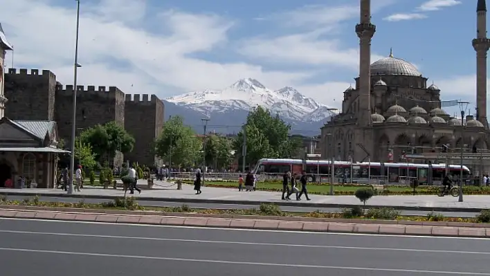 Turistler Rotayı Kayseri'ye Çevirdi