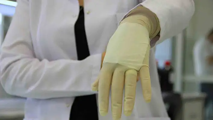 Türk bilim insanları geliştirdiği bu eldiven sağlık alanında çığır açacak!