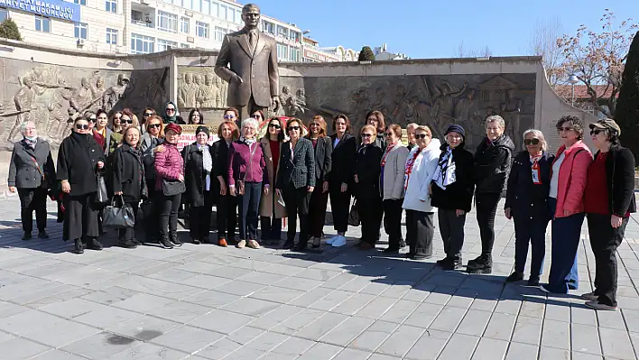 Türk Kadınlar Birliği Cumhuriyet Meydanı'nda toplandı!