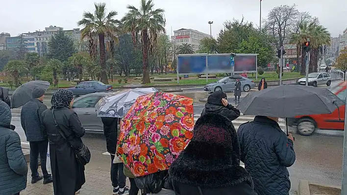 Samsun'da sağanak ve dolu etkili oldu: Yağış rekoru kırıldı