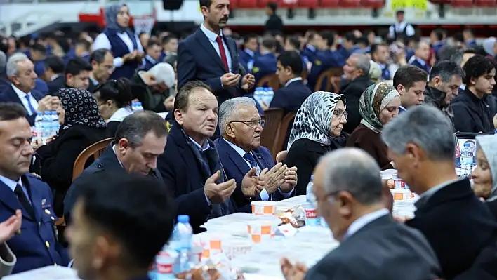 Uçak kazasında şehit olan Mehmetçikler Kayseri'de dualarla anıldı