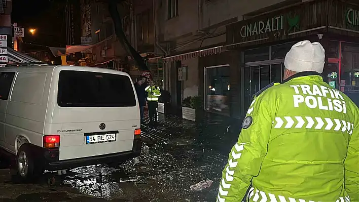 Panelvan ve otomobil çarpıştı: Polis sürücüyü arıyor!