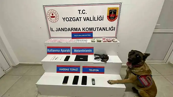 Uyuşturucu maddeyi sobada yakmak isterken yakayı ele verdiler