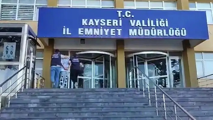 Uyuşturucu Tacirleri Ekiplerden Kaçamadı