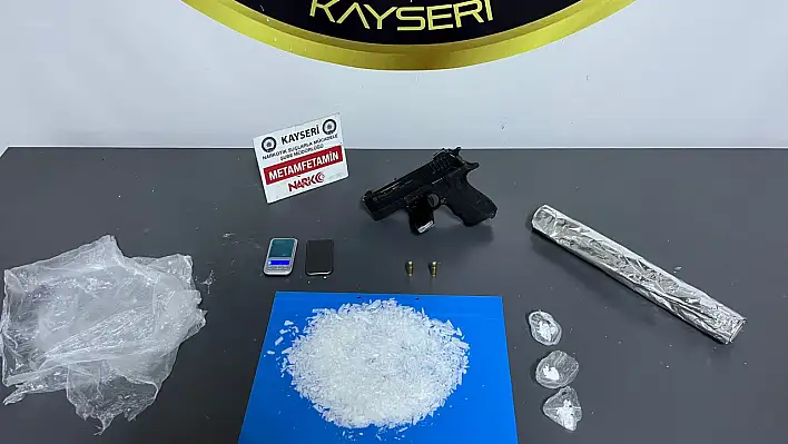 Uyuşturucu tacirlerine 3 ilçede 4 operasyon: 15 Gözaltı