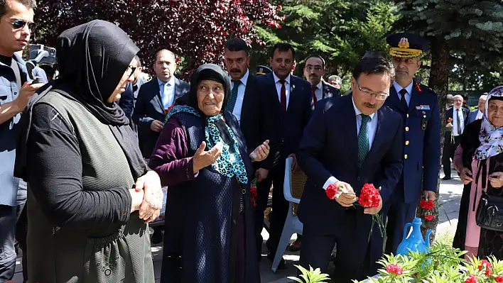 Vali Çiçek, 'Bizim görevimiz bu direnişi unutmamak'