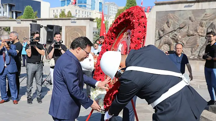 Vali Çiçek: 'Milli Bayramlar Burada Başka Bir His Veriyor'