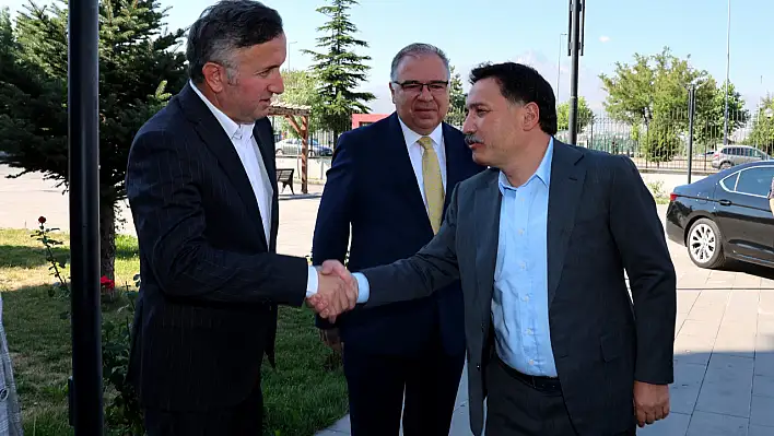 Vali Gökmen Çiçek'ten kurum ziyareti: Eğitim yatırımlarını değerlendirdi