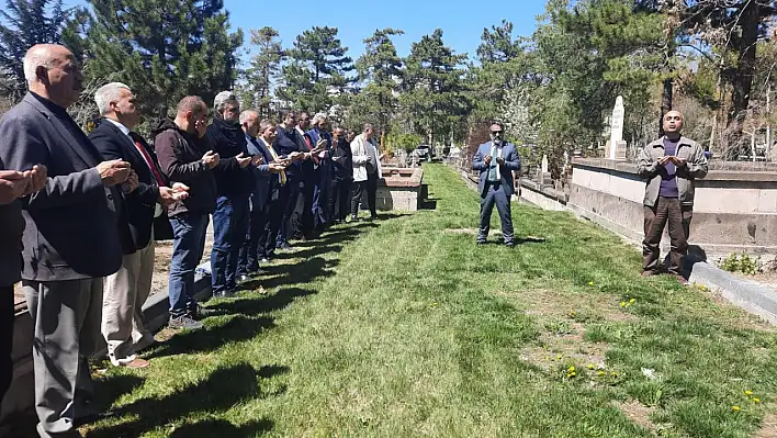 Veli Altınkaya ölüm yıldönümünde mezarı başında anıldı