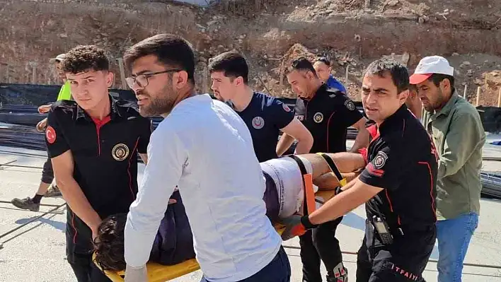 Vücuduna demir saplanan işçi kurtarıldı!