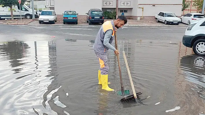 Yağış sonrası ekipler seferber oldu