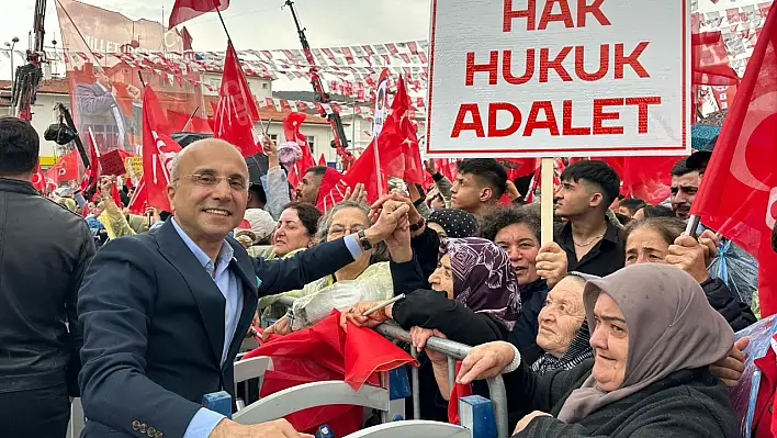 Yağmur altında çarpıcı mesaj: ''Yozgat bugün tarih yazıyor!''