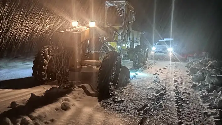 Yahyalı Belediyesi'nden kış mesaisi: Kırsalda ulaşım için yoğun çalışma!