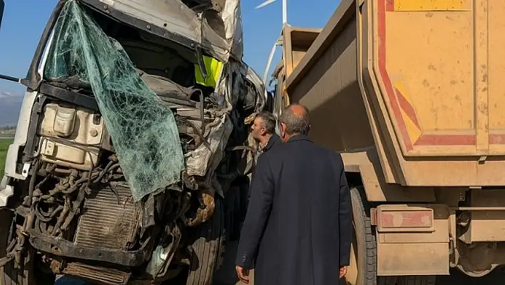 Yahyalı'da trafik kazası! İki kamyon çarpıştı