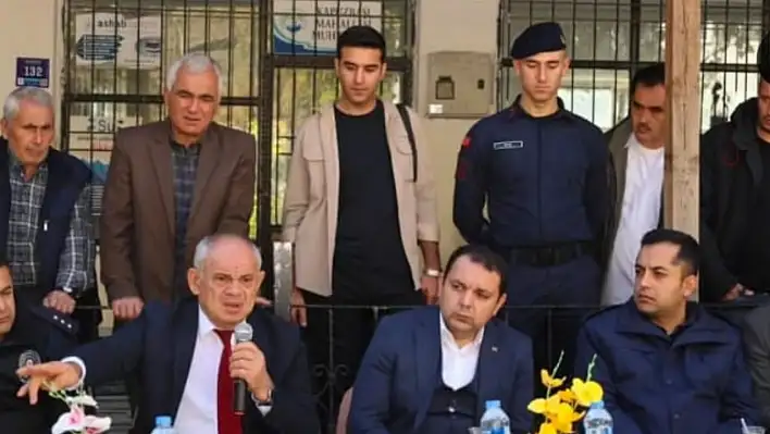 Yahyalı'da yoğun katılımlı toplantı: Yol ve altyapı gündemde