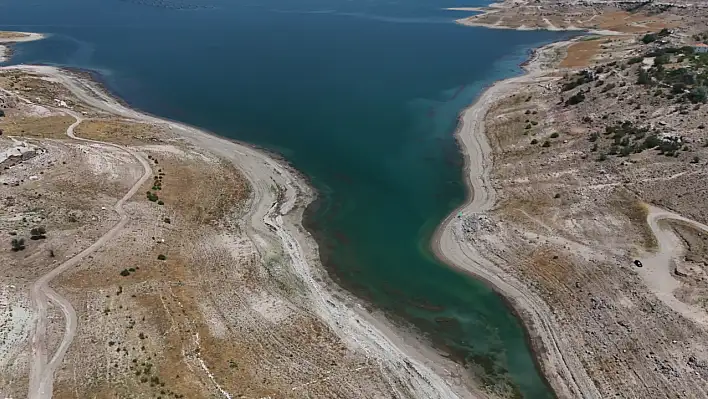 Yamula Barajı'ndaki sular çekildi, tarihi mahalleler gözler önüne serildi!
