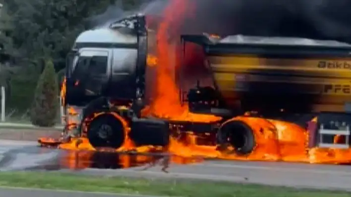 Kahramanmaraş'ta Seyir Halindeki Kamyonda Yangın!