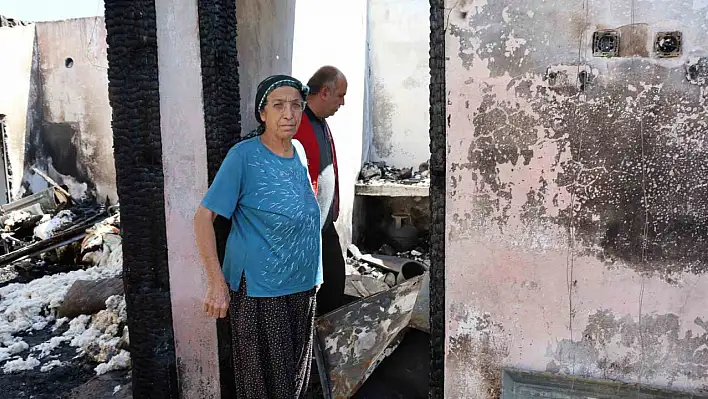 Yangında çocuklar son anda kurtarılırken, 37 yıllık emek kül oldu