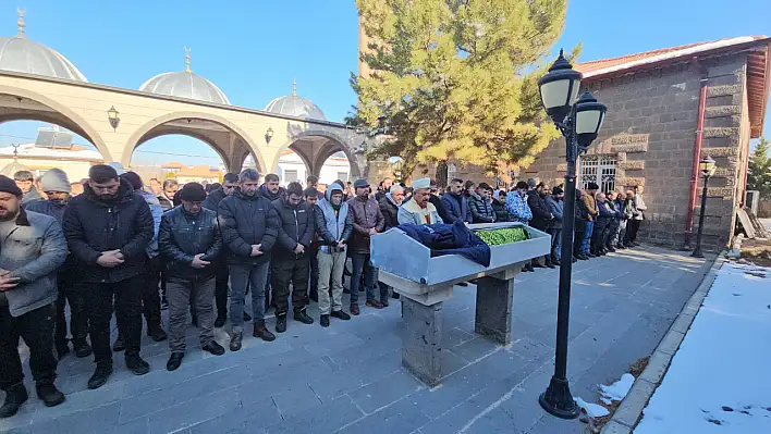 Yangında hayatını kaybeden Mustafa Dirmen son yolculuğuna uğurlandı!