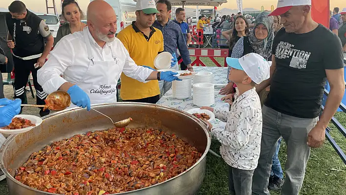 Yemliha'da muhteşem festival! 20 bin kişiye güveç ikramı...