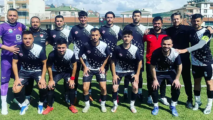 Yeni Esenspor kayıpsız ilerliyor