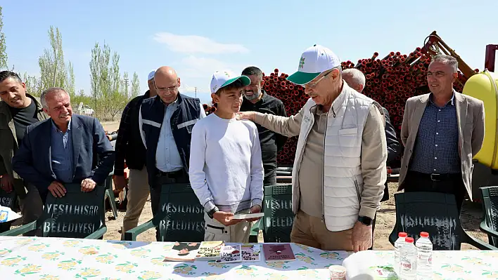 Yeni sezonun ilk tohumu Yeşilhisar'da toprakla buluştu!
