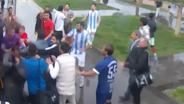 Kayseri amatör ligde skandal: Teknik direktör ve antrenör sahada darbedildi!