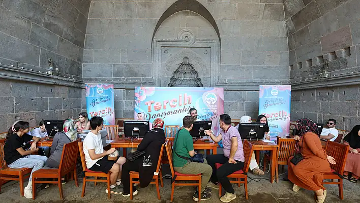 YKS tercih desteğine Kayseri'de yoğun ilgi