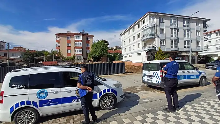 Yolda Yürüyen Kadına Kaçan Dana Çarptı