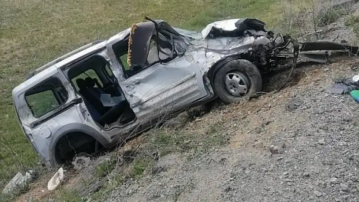 Hafif ticari araç şarampole uçtu: 1 kişi hayatını kaybetti!