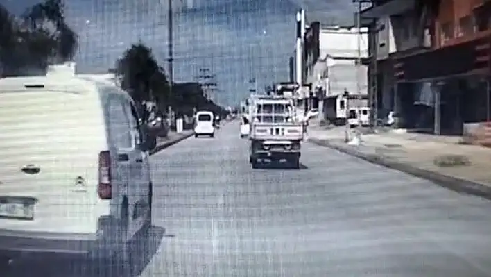 Adana'da Kadına Araç Çarptı, Sürücü Kaçtı