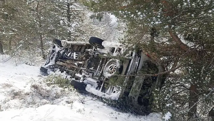 Yozgat'ta köy minibüsü devrildi: 2 öğretmen yaralandı