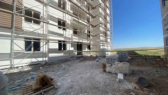 İnşaattan düşen 71 yaşındaki işçiden acı haber...