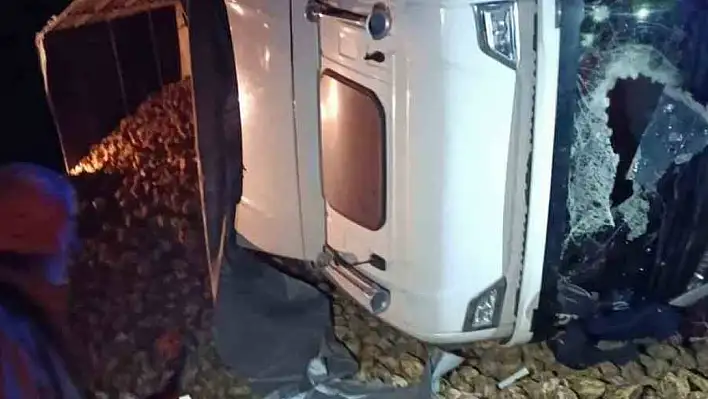 Tır kontrolden çıktı: 1 ölü