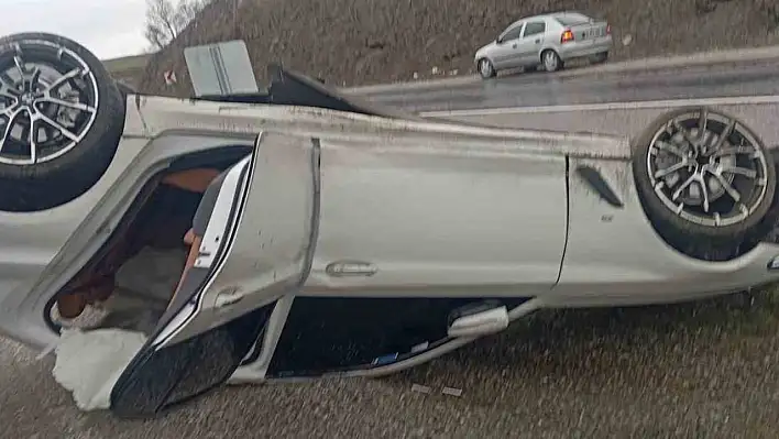 Lüks otomobil takla attı: 3 yaralı