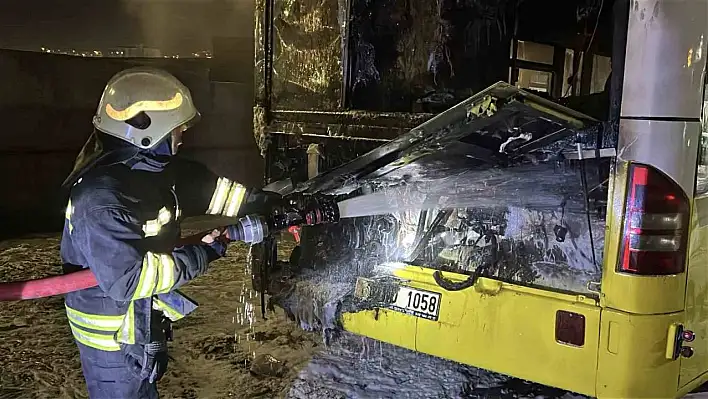 Yozgat'ta özel halk otobüsü alevlere teslim oldu!
