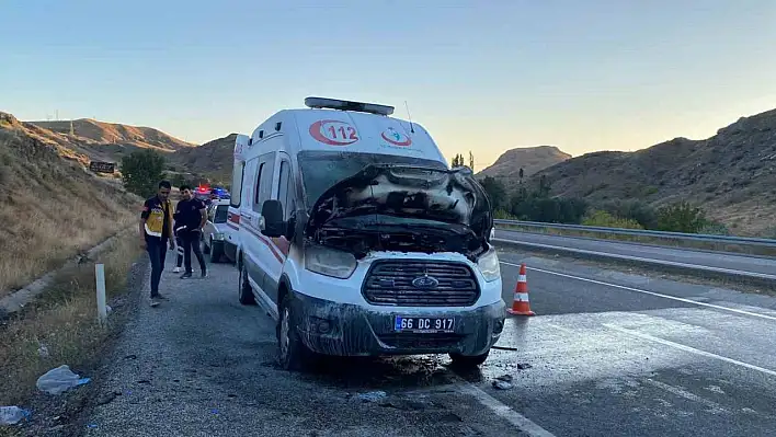 Yozgat'ta seyir halindeki ambulans alev aldı