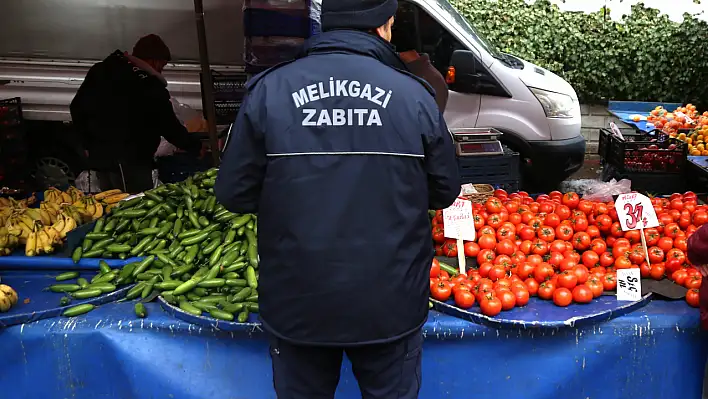 Zabıtalardan pazar yerlerinde usulsüzlük denetimi!