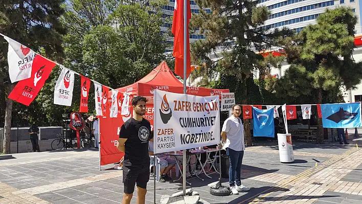 Zafer Partililerden Kayseri'de bayrak nöbeti!