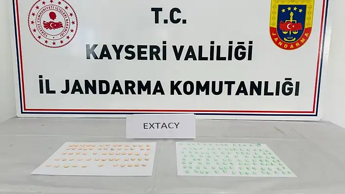 Jandarma zehir tacirlerine göz açtırmadı!