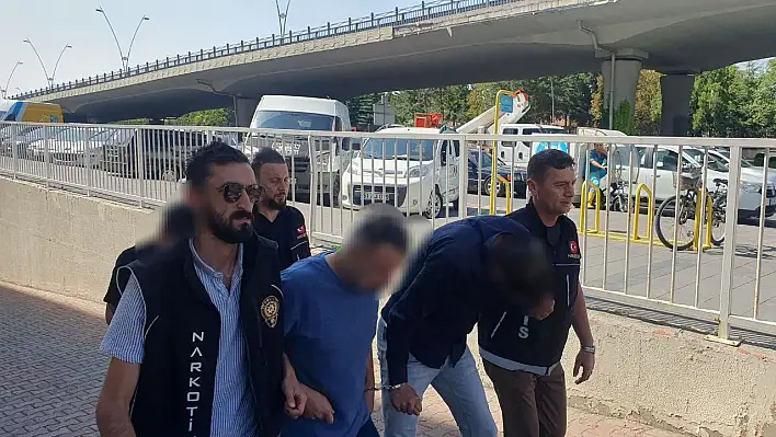 Kayseri polisi, zehir tacirlerini enseledi