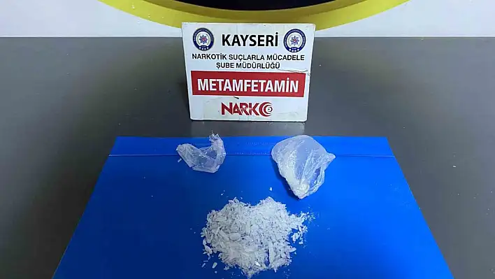 Uyuşturucu ticareti yapanlar polisten kaçamadı