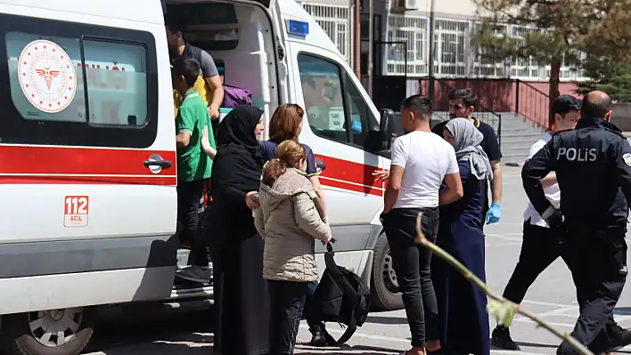 Öğretmenlerden Basın Mensuplarına Fiziki Saldırı