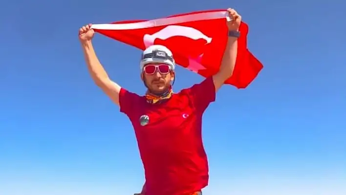 Zirvede bir Kayserili: 4.135 metrede unutulmaz an!