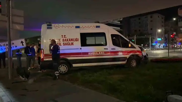 Kayseri'de ambulans ile otomobil çarpıştı: 6 yaralı