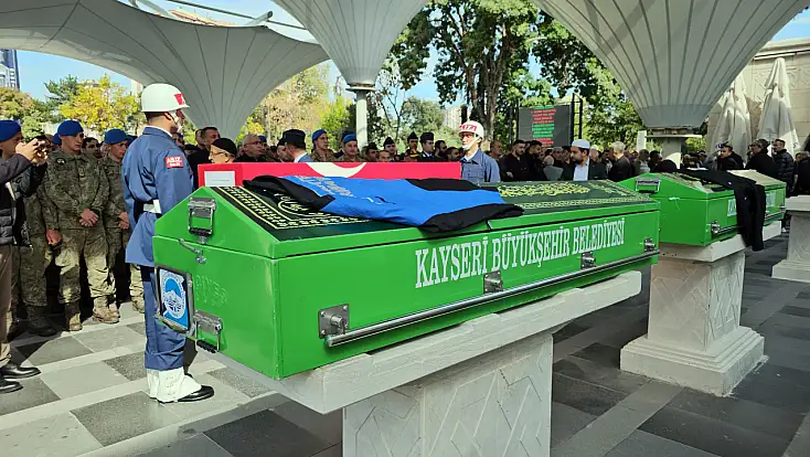 Erciyes'te hayatını kaybeden dağcıya yürek burkan veda! Tabutunun üzerindeki ayrıntı duygulandırdı